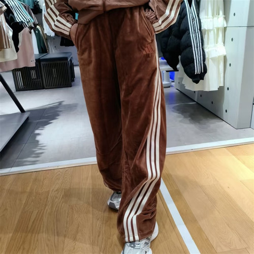 阿迪达斯 新款女子运动休闲潮流宽松直筒丝绒长裤 KC0179 KC0180