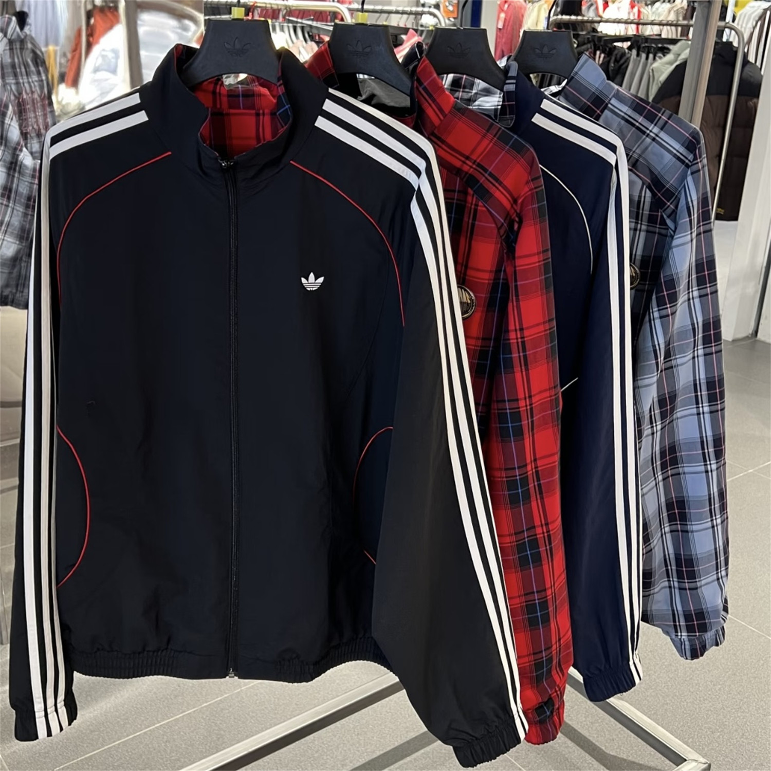 Adidas三叶草 运动休闲潮流双面穿格子夹克外套 KT6367 KT6368