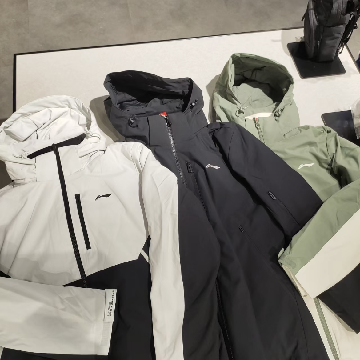 李宁 男女运动休闲户外训练三合一防风防泼水保暖外套AWBT015/014