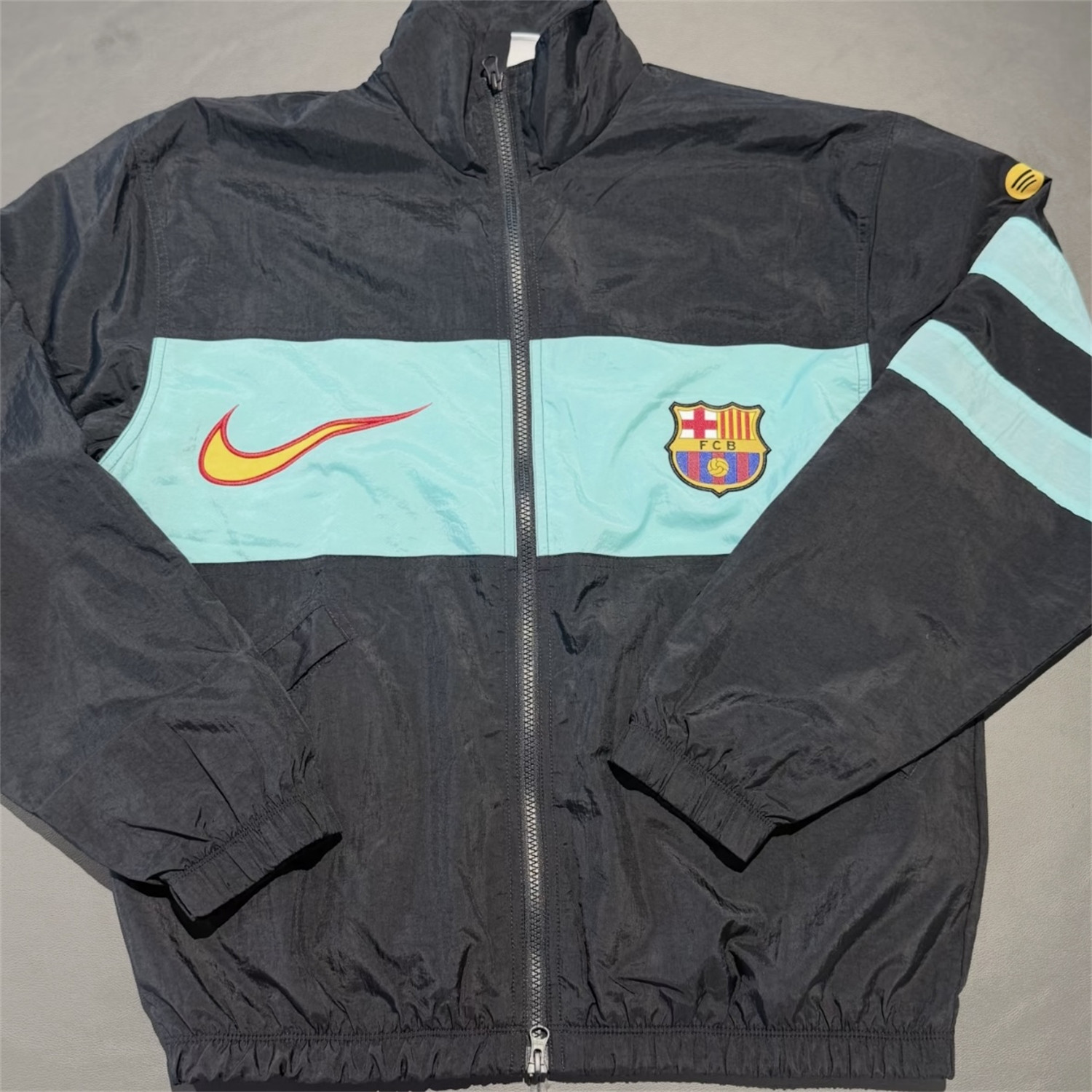 Nike 耐克 巴萨男子运动足球防泼水防风刺绣复古夹克外套 IO4327图片