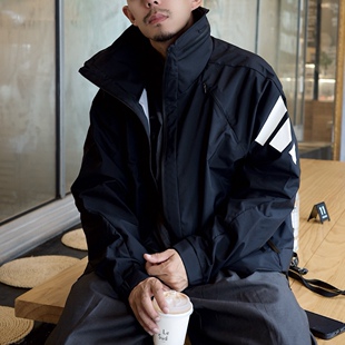 Adidas阿迪达斯 男子运动潮流户外压胶连帽夹克外套JM0088 JM0089