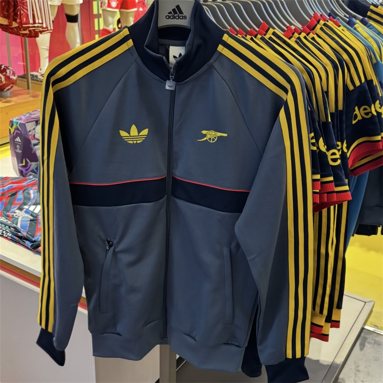 Adidas三叶草 阿森纳男子运动足球复古文化衫针织夹克外套 KG5101图片