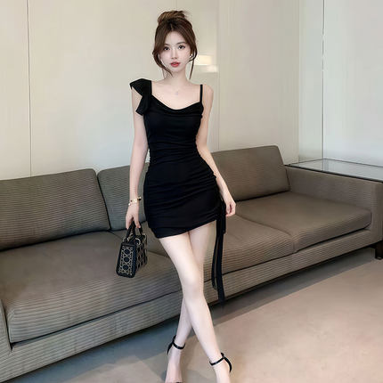 性感辣妹荡领露肩设计感吊带连衣裙女法式甜辣气质纯欲包臀裙套装