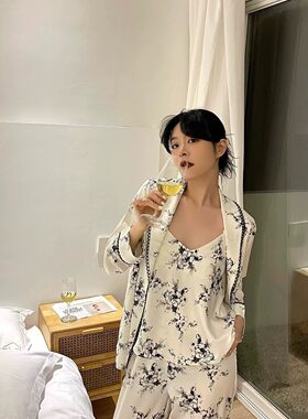 奢拉2025春秋女人味性感吊带睡衣女冰丝绸水墨画长袖三件套家居服