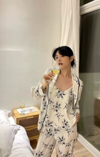 奢拉2025春秋女人味性感吊带睡衣女冰丝绸水墨画长袖三件套家居服