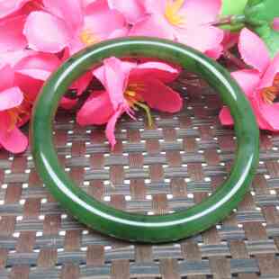 天然和田玉碧玉手镯女款辣绿玉镯子特价圆条美人条产地直供显白