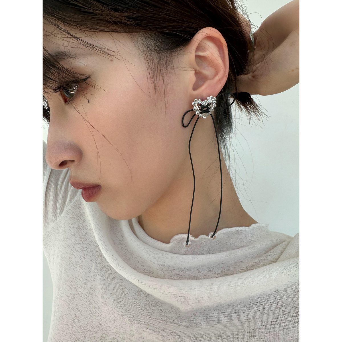 萝莉塔风银色绑带爱心耳钉