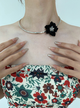 atmshop 黑色闪亮花朵银色蛇链时髦锁骨链小众辣妹甜酷项链choker