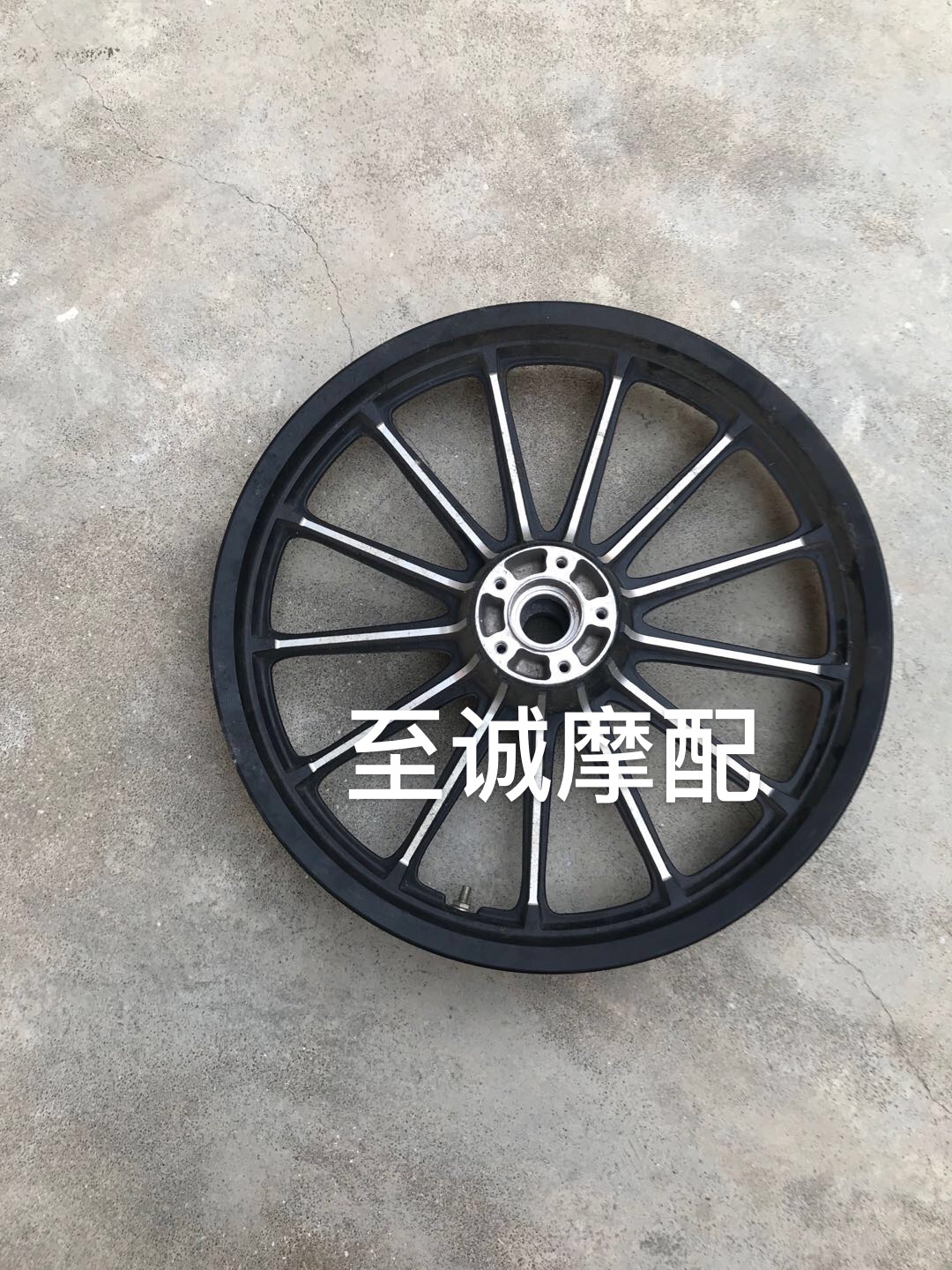 适用于哈雷突破者  前后轮毂 轮圈 夜路德XL883 1200 48 72黛娜