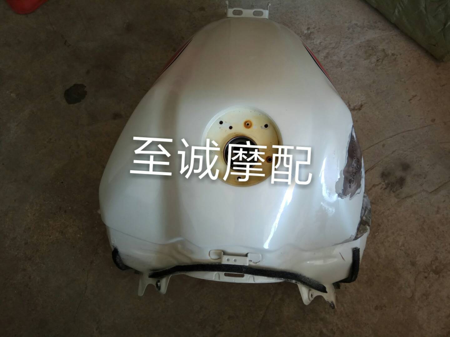至诚摩配 YAMAHA 雅马哈FZ6 FZ8 FZ1油箱 08-12年 维修变形翻新