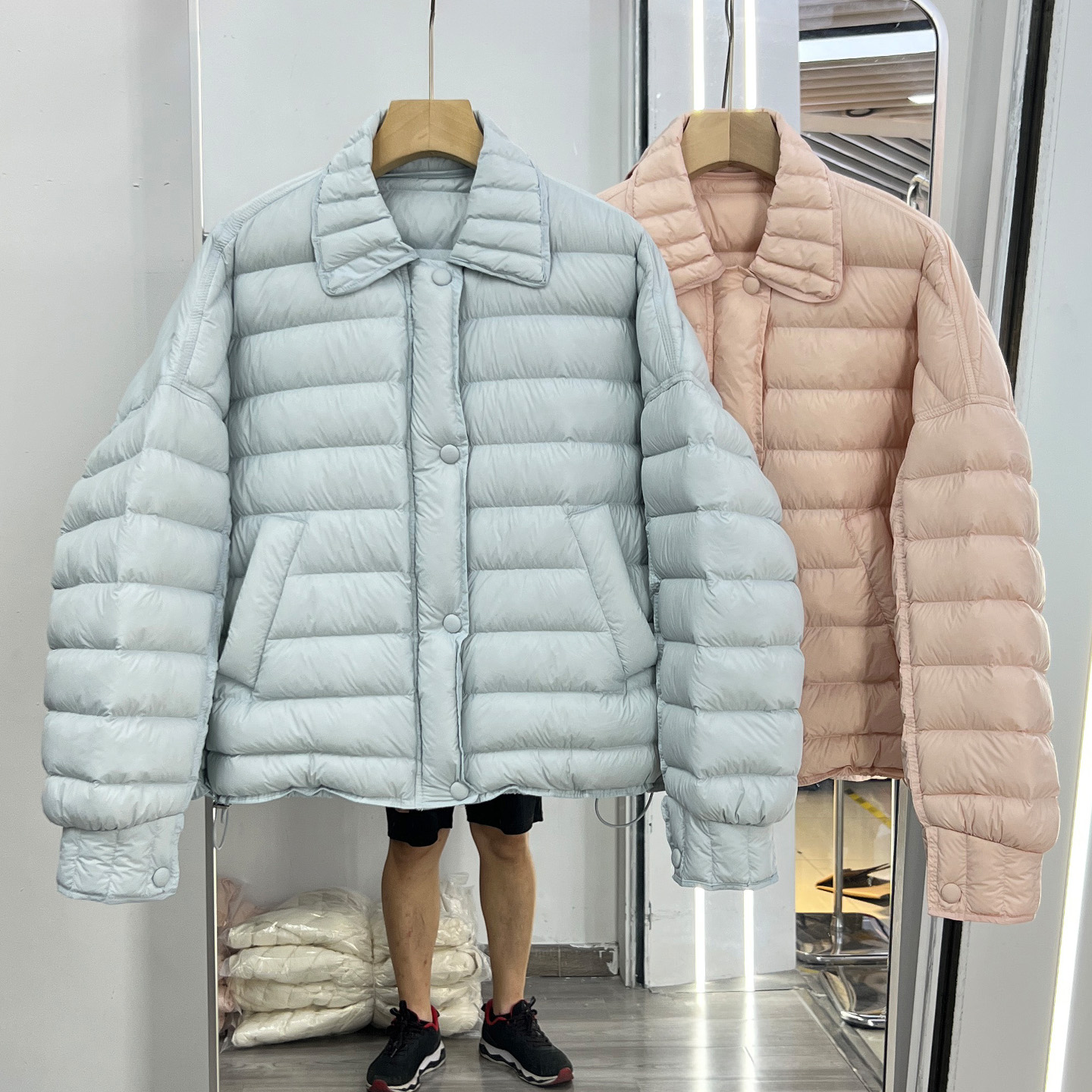 短款翻领90白鸭绒轻薄羽绒服女