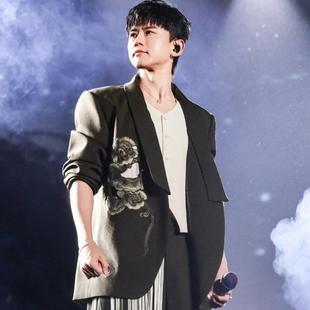 欧洲张杰演唱会同款西装新中式国风刺绣休闲西服男宽松帅气高级感