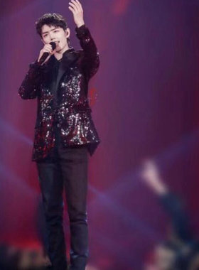 海购肖战同款男歌手黑色亮片演出服西装 男团跳舞休闲魔术师礼服
