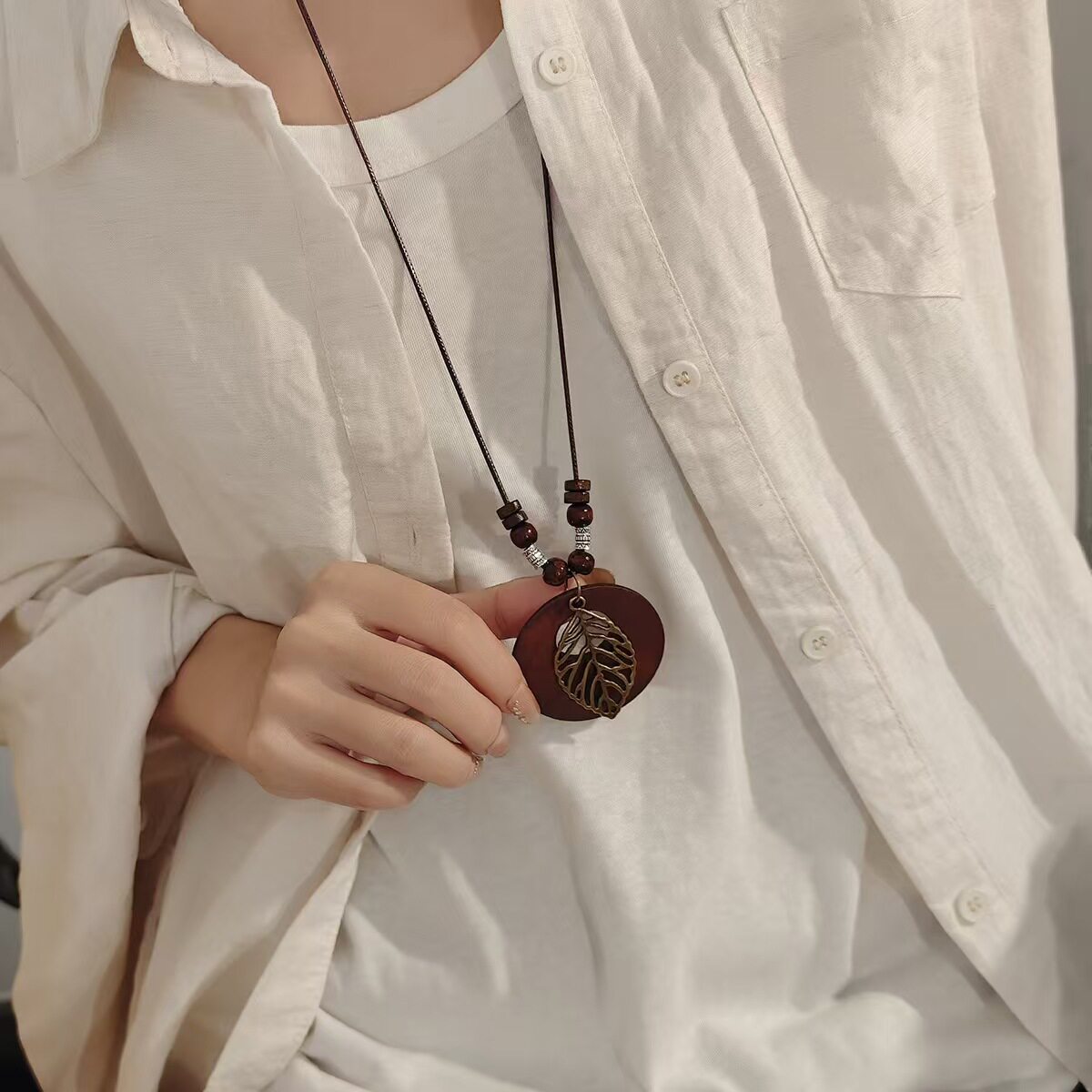 现货新中式复古禅意皮绳项链秋冬波西米亚民族风树叶长款毛衣链