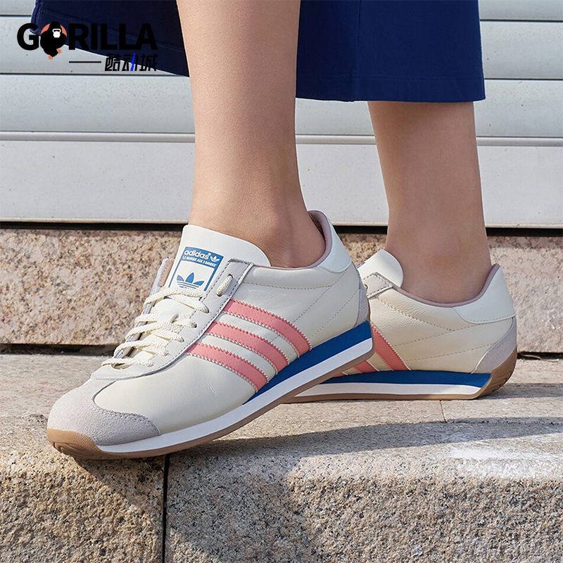 阿迪达斯男女经典运动鞋