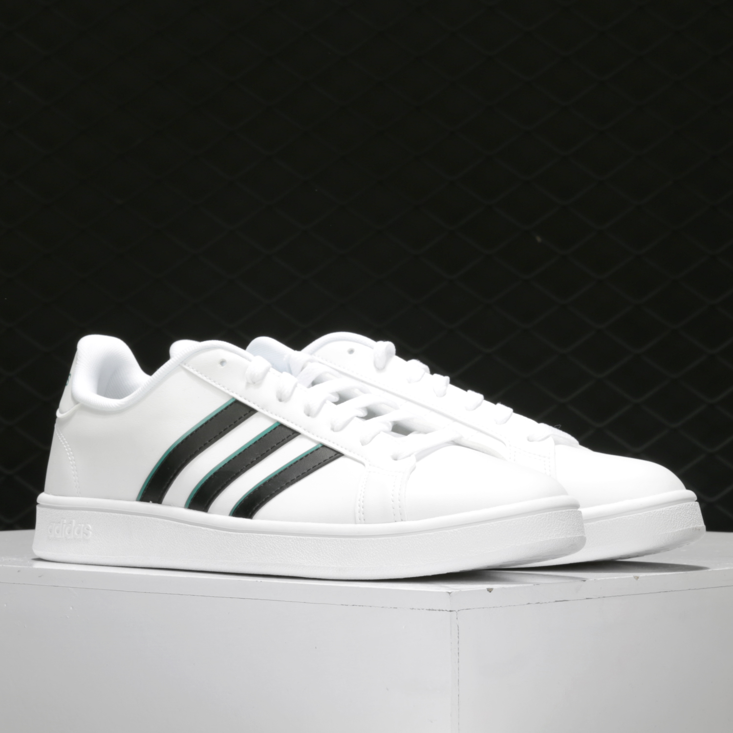 阿迪达斯正品男子板鞋