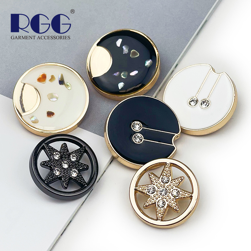 新款简约时尚金属纽扣女风衣