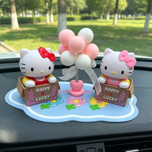 汽车内摆件新款创意可爱太阳能小车上车载中控台摇头装饰品动漫