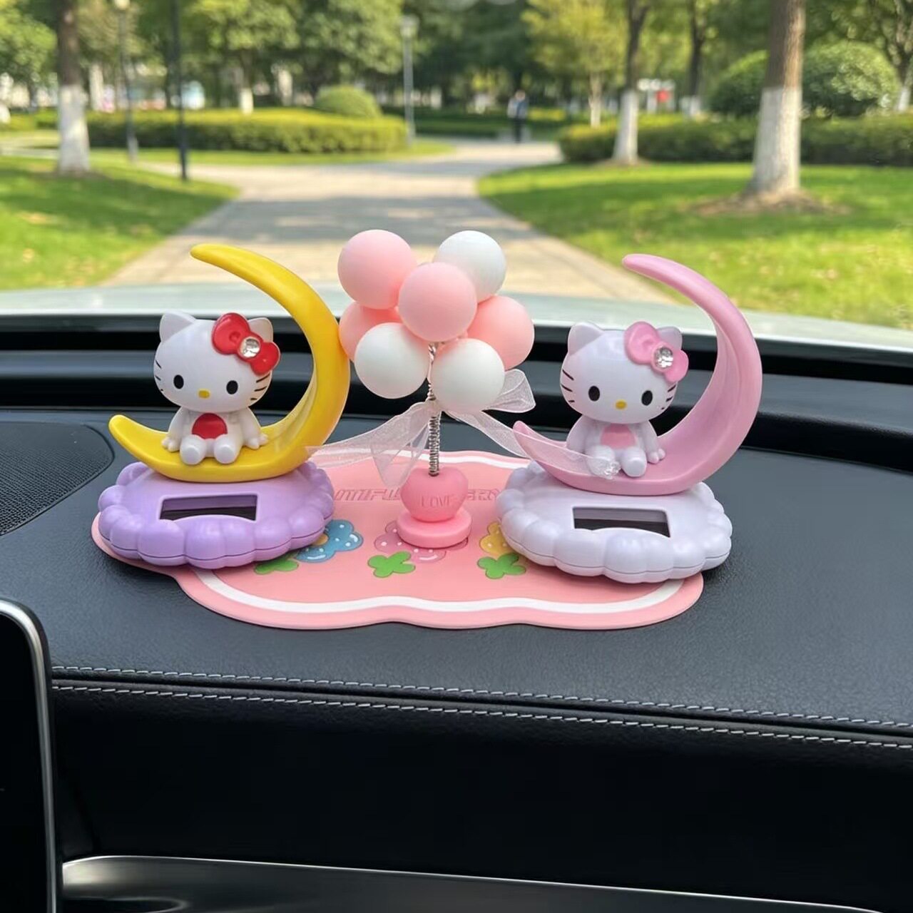 太阳能摇头hellokitty汽车摆件车载中控台装饰品可爱车内萌宠女生