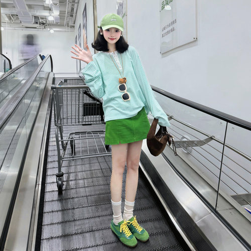 草绿色短裙早春洋气显白高腰a字裙小个子包臀裙小开叉显瘦半身裙