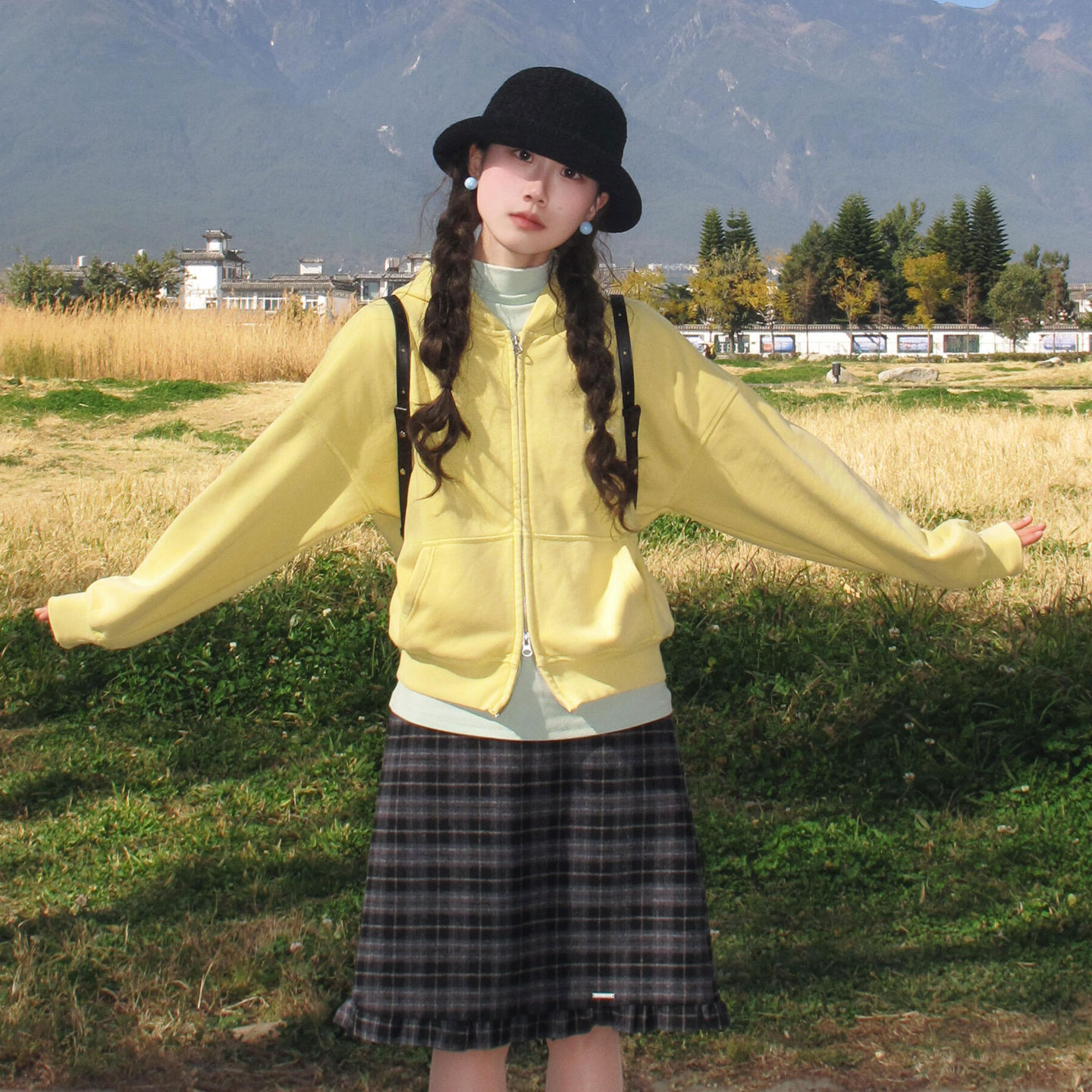 奶黄色连帽拉链卫衣小个子短款显瘦遮肉上衣少女短款嫩黄色外套秋