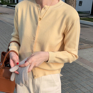 淡黄色毛衣外套日系少女高级感小众宽松圆领糖果色小鸡黄针织开衫
