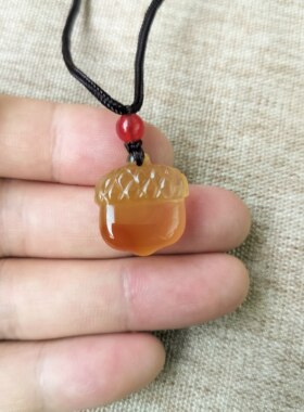 天然玛瑙玉髓橡果吊坠 玉石吊坠 悠闲服饰搭配