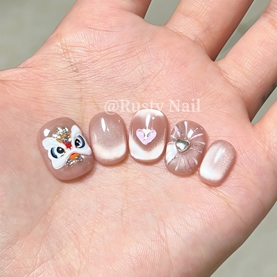 新年粉色烟花醒狮猫眼手工穿戴甲