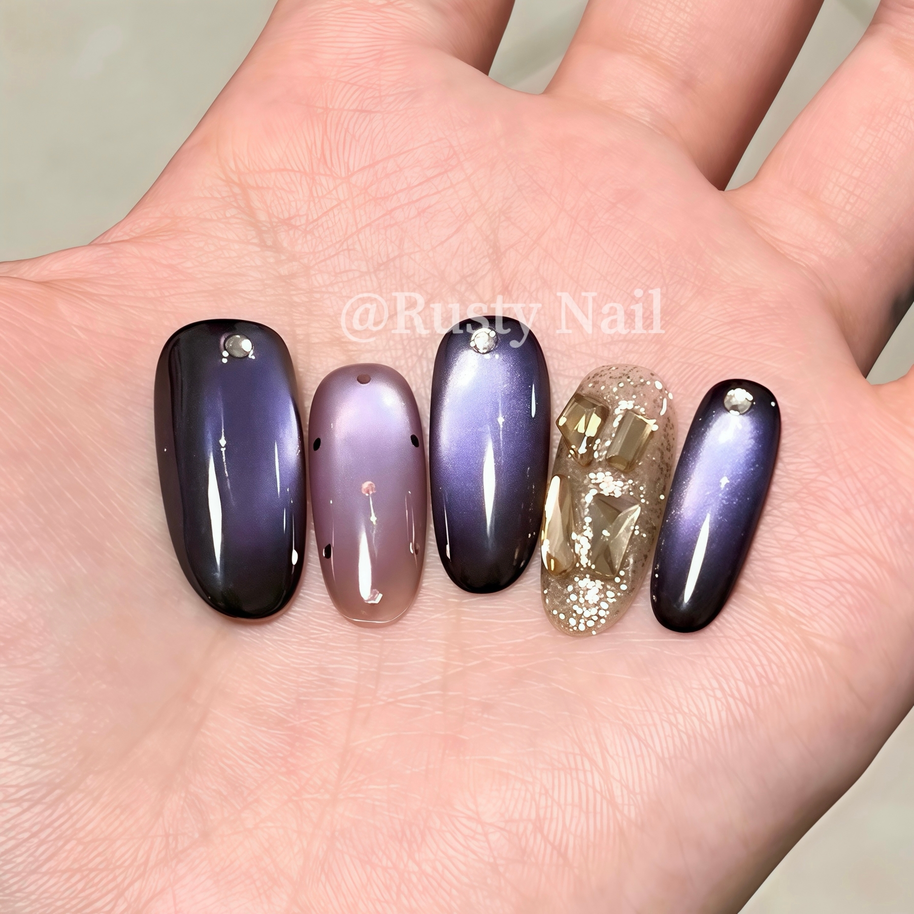 高级感黑加仑紫猫眼爆闪手工美甲