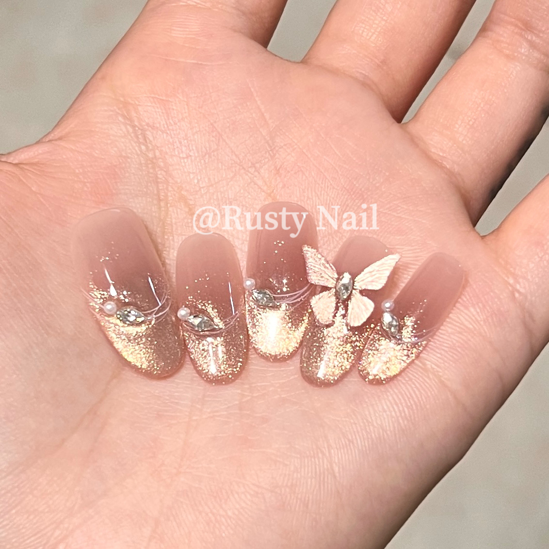 千金气质裸色蝴蝶猫眼手工穿戴甲