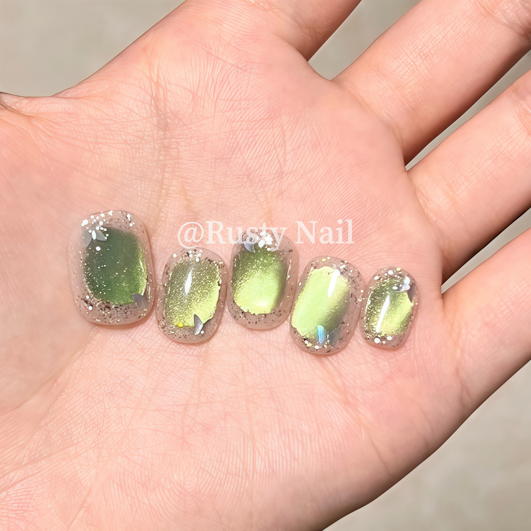 清透爆闪绿色猫眼短款手工穿戴甲