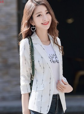 白色小西服女短款2025夏季新款七分袖小西装大码条纹上衣休闲外套
