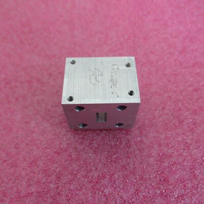 26.5-40GHzWR28BJ320波导隔离器