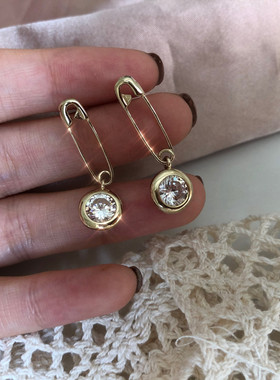 【回馈8.5折】 气质韩风chic 锆石回形针 通体S925银个性耳钉耳坠