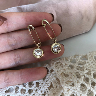 【回馈8.5折】 气质韩风chic 锆石回形针 通体S925银个性耳钉耳坠