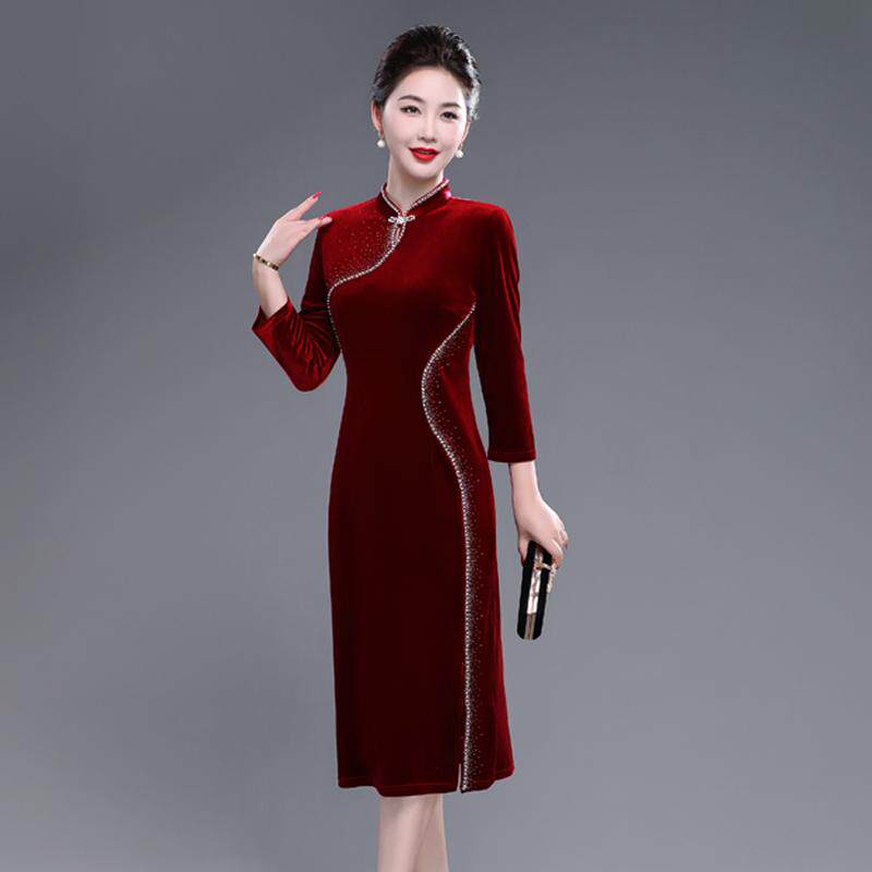 高端妈妈金丝绒喜婆婆新款洋气大码连衣裙婚宴装中式改良高贵喜庆