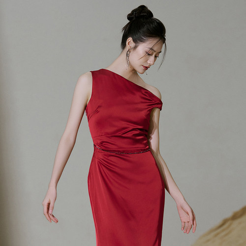 之既「红玛瑙」新娘红色敬酒服订婚礼服裙单肩设计显白显瘦可定制