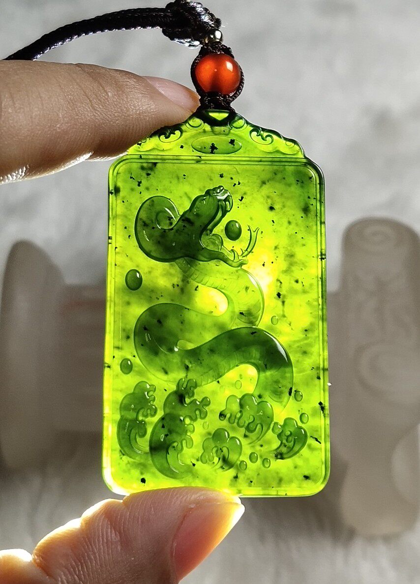 深海绿老冰料泰山玉生肖蛇吊坠男女平安玉蛇挂件精品特价包邮保真