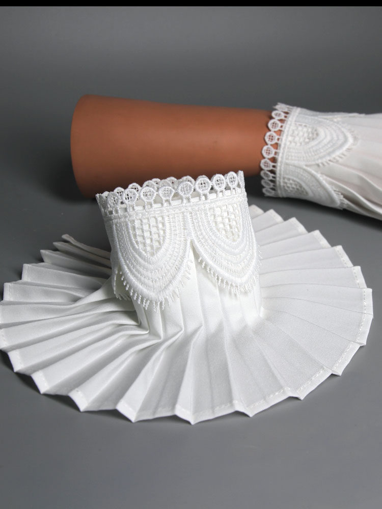THE NECKLINE IS DECORATED PLEATED LACE FAUX COLLAR BUTTONS SMALL STAND COLLAR WHITE HAND SLEEVES WARM CUFFS AND VERSATILE FAKE SLEEVES