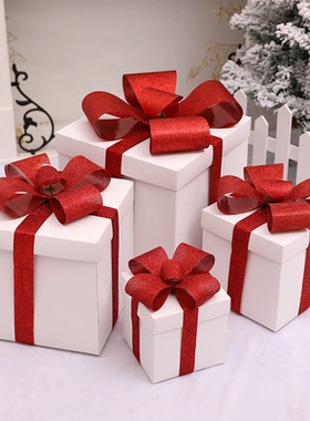 元旦春节圣诞树装饰摆件白色礼包礼盒堆头珠宝店酒店橱窗场景布置