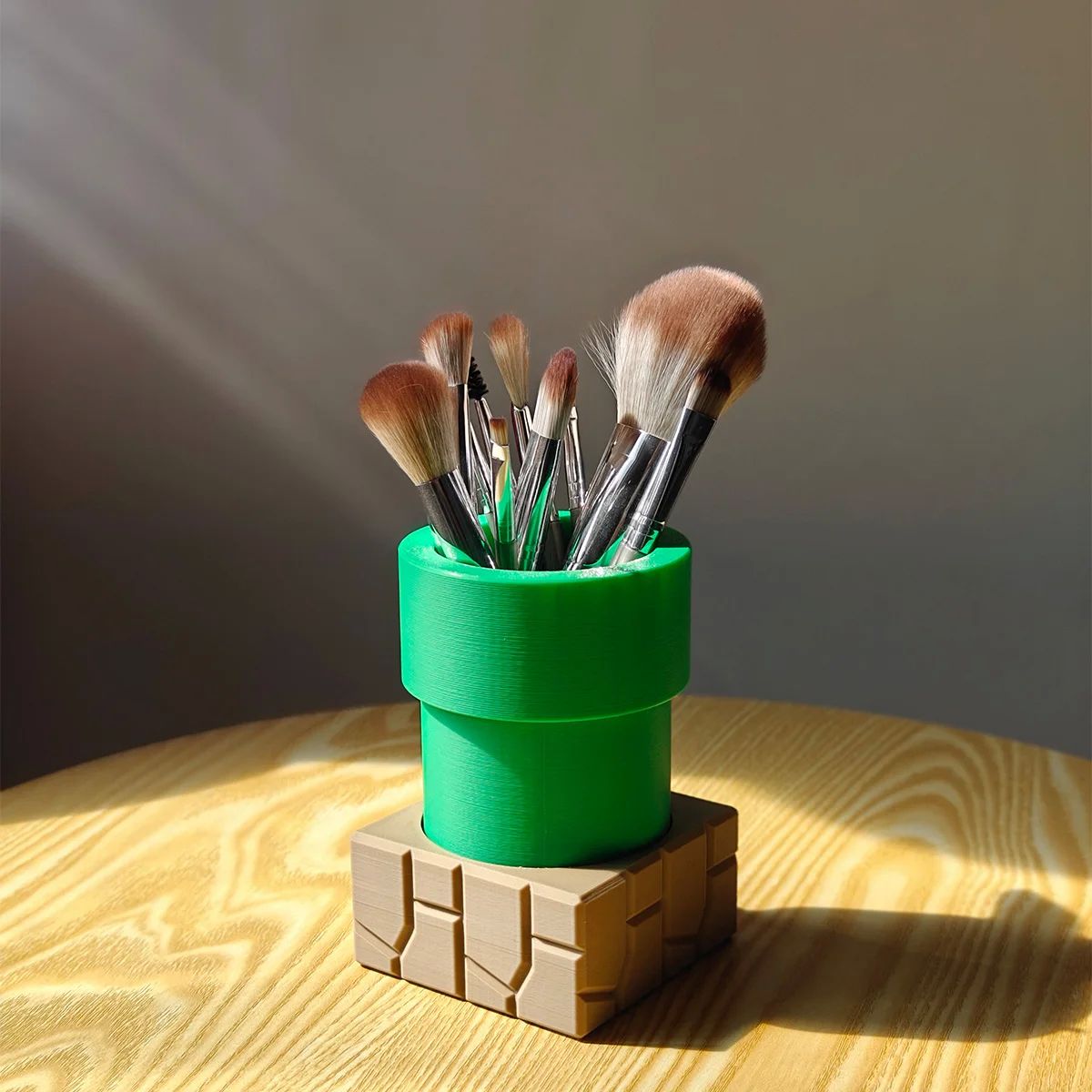 1 pc tube shaped storage pen holder, red and green color sch