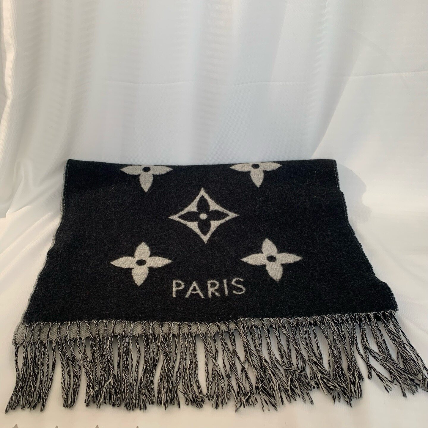 lv 黑色双面羊绒围巾