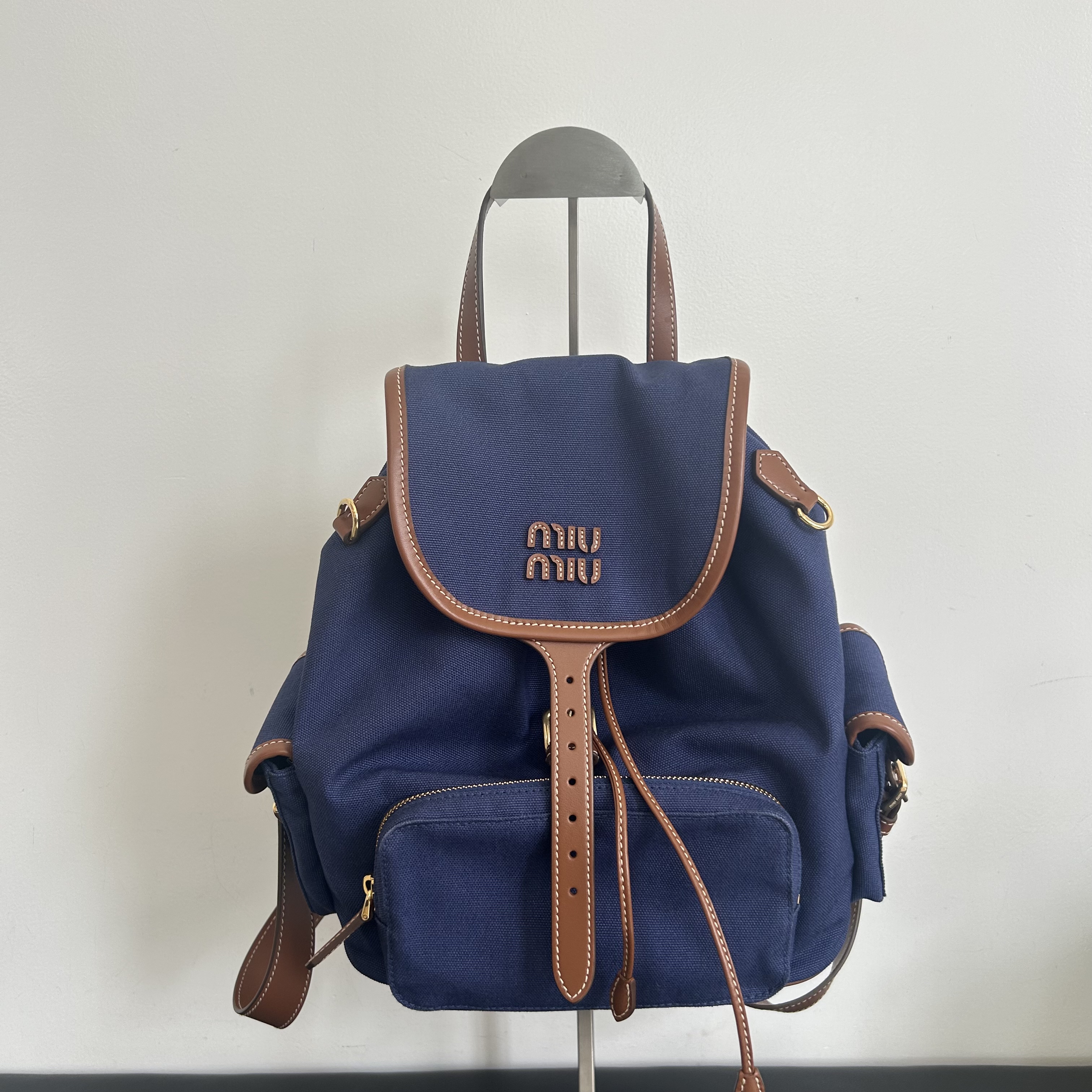 miumiu藏蓝色帆布拼皮双肩包