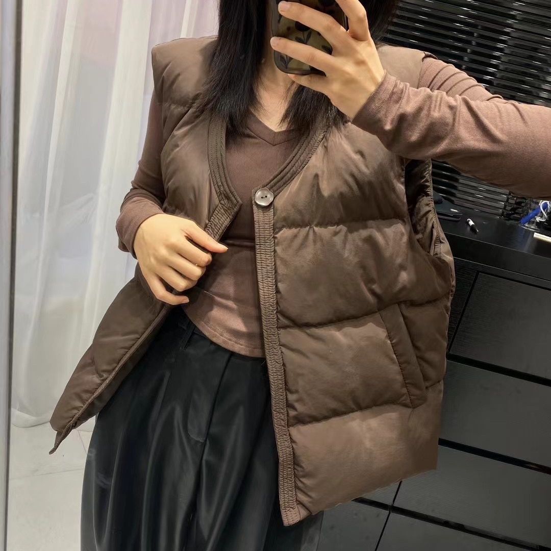 羽绒马甲女2025冬款欧货韩版慵懒风小众别致纯色显瘦减龄马夹外套