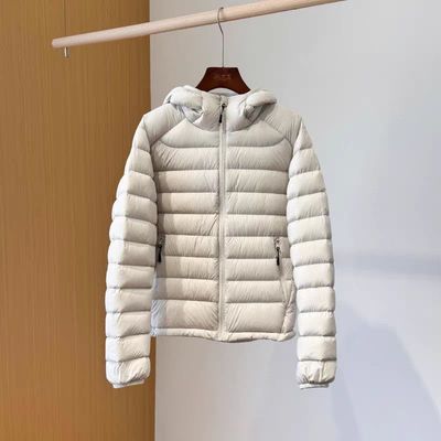 90白鸭绒连帽排骨羽绒服女休闲轻薄泡芙2025冬季新款韩版短款外套