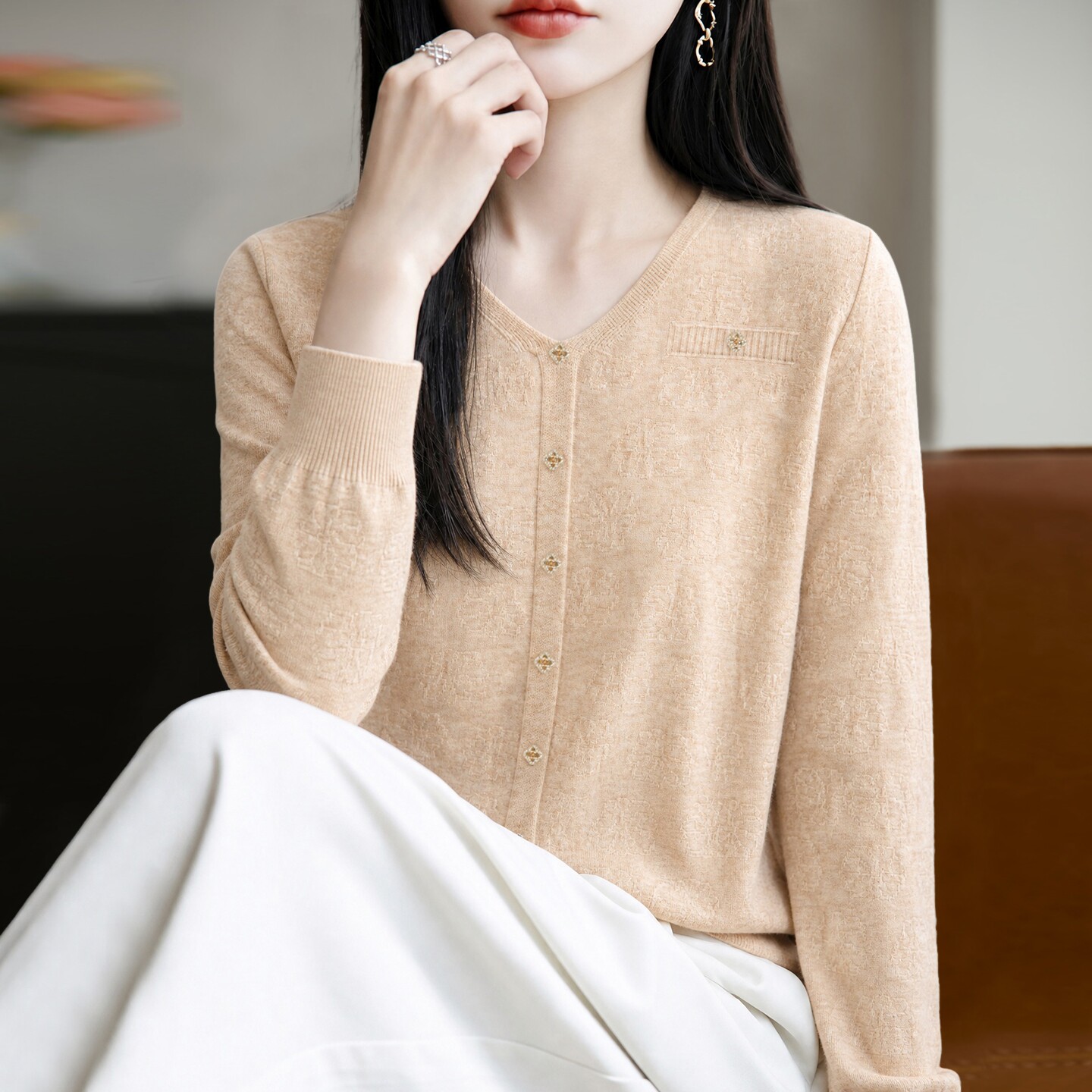 新款V领纯色秋季大码针织打底衫女洋气中老年女装上衣毛衣
