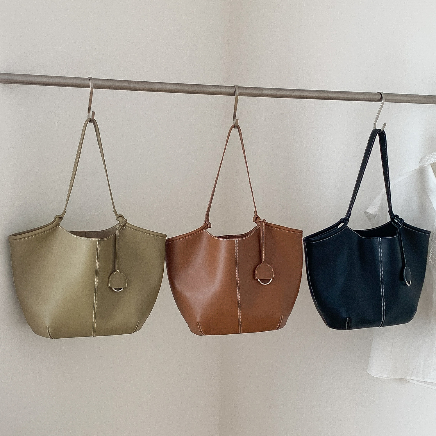 通勤简约轻奢大容量复古腋下包