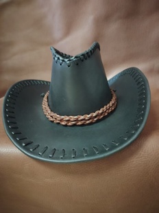 狂野大嫖客西部牛仔帽。大檐帽头层牛皮手工制作，私人订制LOGO