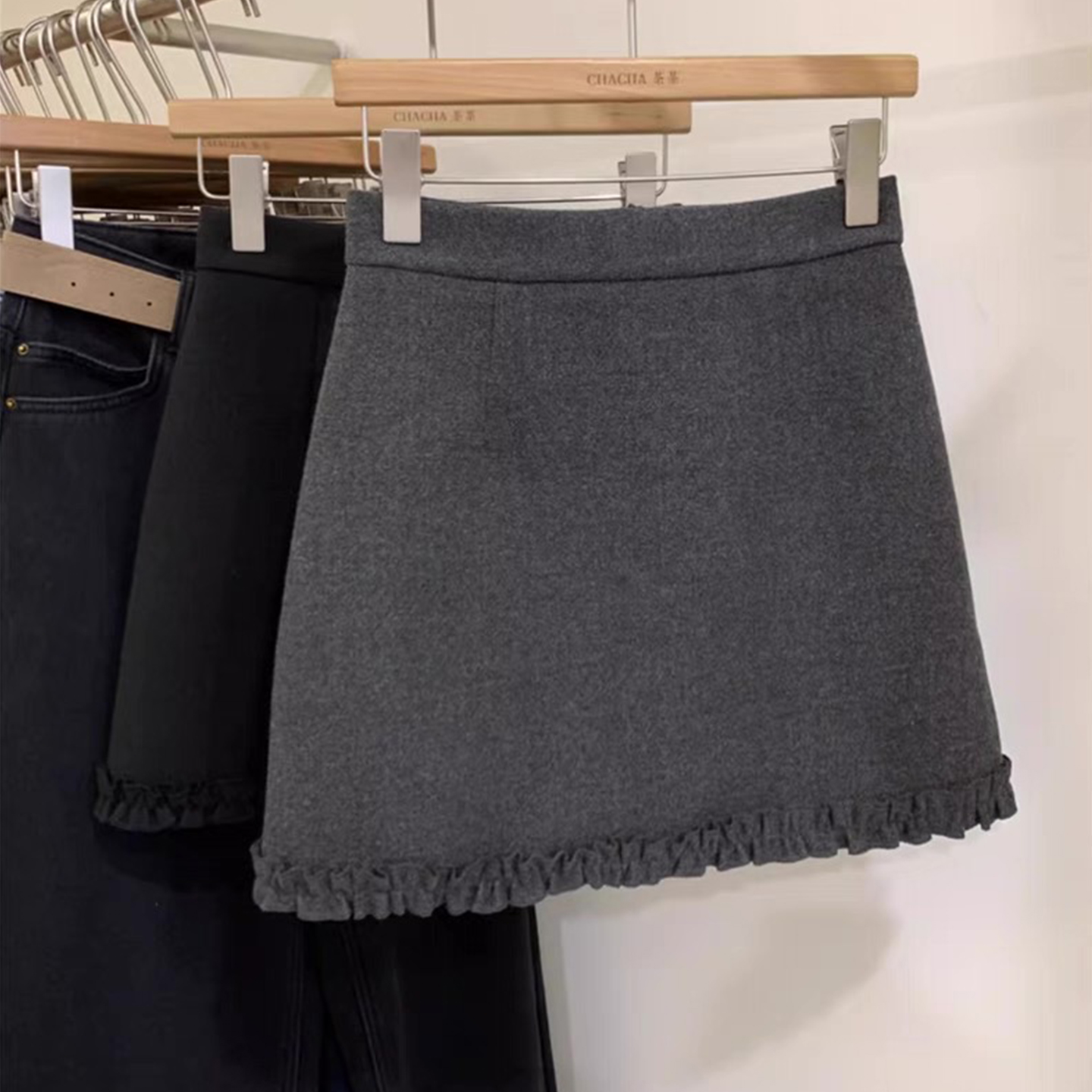 灰色呢料半身裙高腰梨形身材短裙