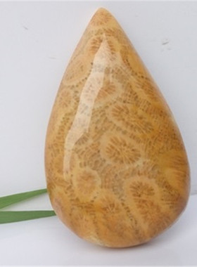 天然菊花石挂坠水滴形珊瑚玉吊坠